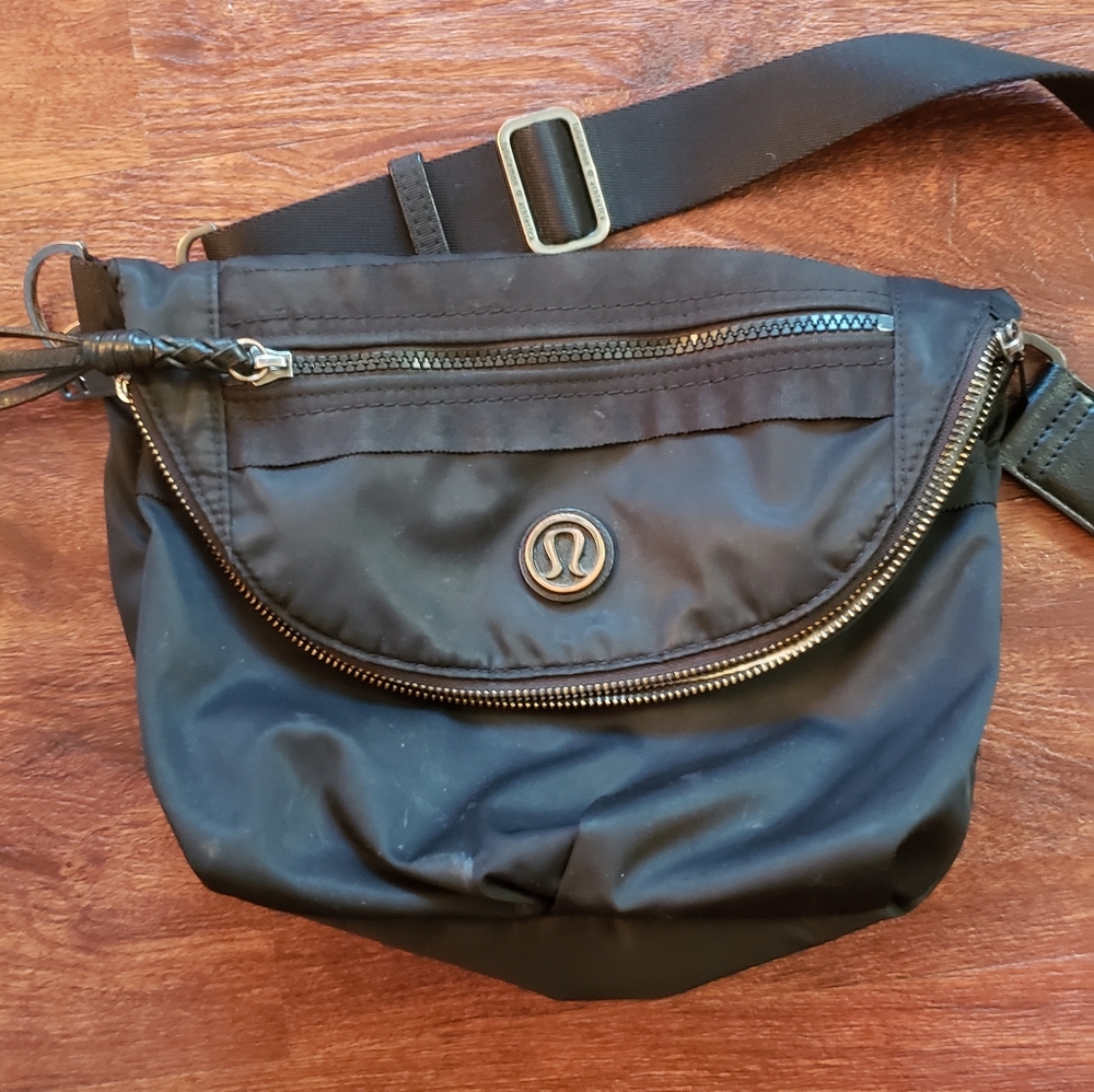Lululemon crossbody